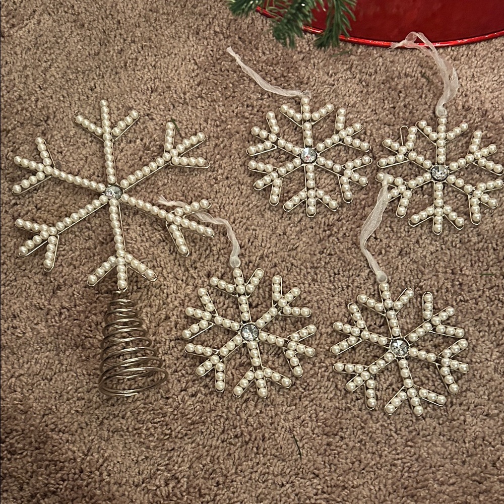 Elegant Pearl Snowflake Ornaments Set